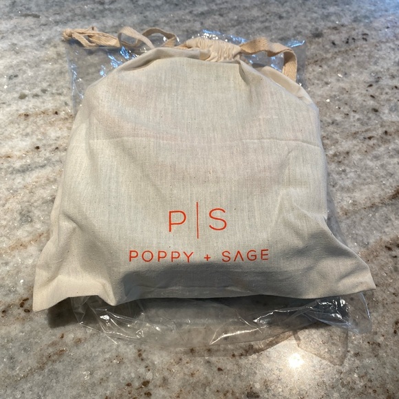 Poppy + Sage rattan cross body bag. Perfect for summer! 7.5” circumference. Cute - Picture 4 of 6